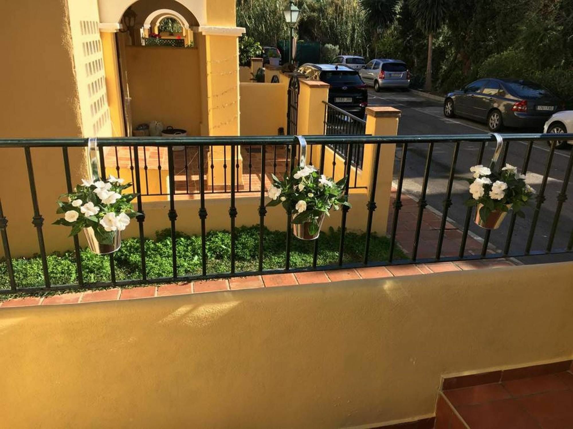 With One Bedroom In Estepona, With Pool Access And Furnished Apartamento